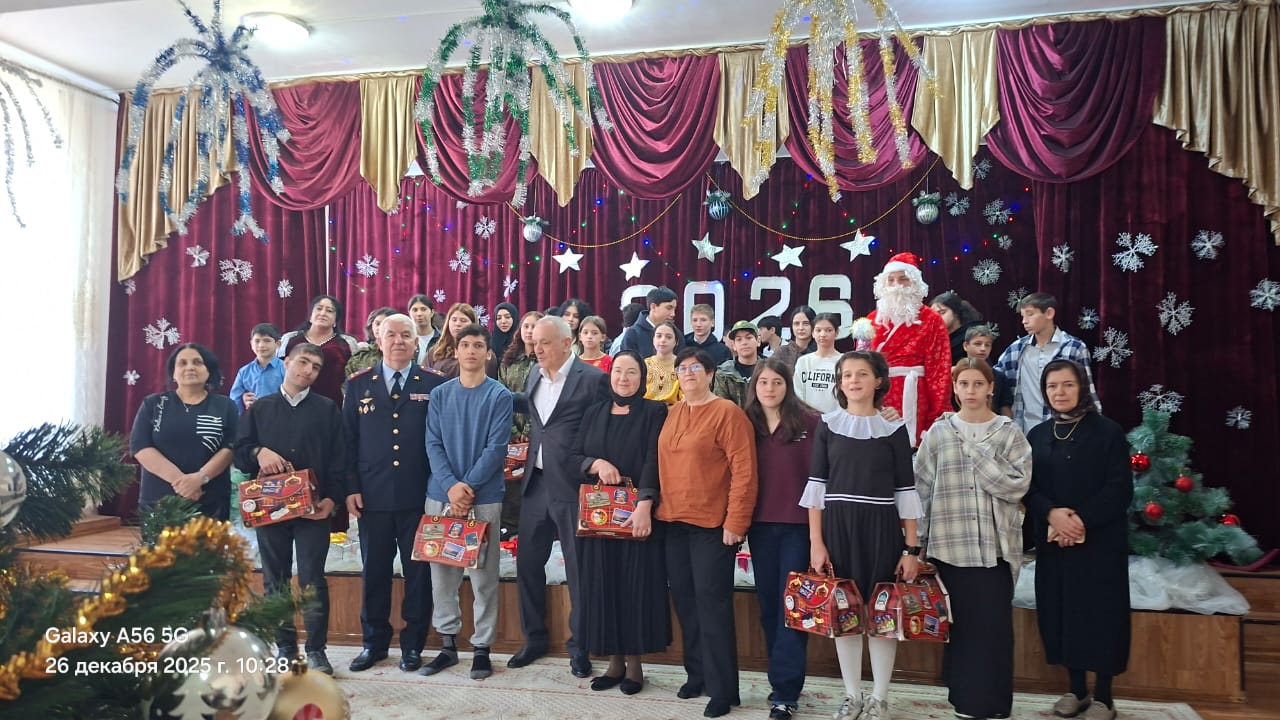 Сегодня Министр внутренних дел по РД Абдурашид Магомедович Магомедов в «Детском доме№7» Министерства труда и социального развития РД,