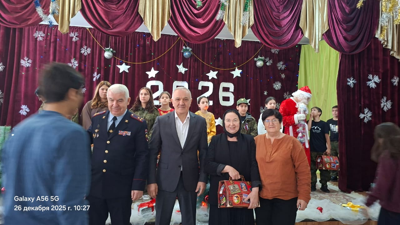 Сегодня Министр внутренних дел по РД Абдурашид Магомедович Магомедов в «Детском доме№7» Министерства труда и социального развития РД,