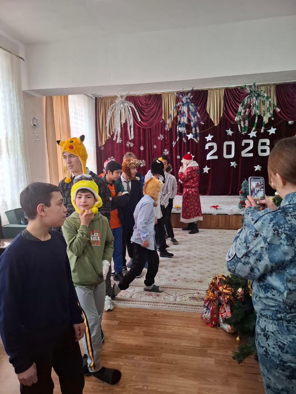 ГУ МВД России по СКФО  из Ханкалы  приехали поздравить детей детского дома с Новым годом.