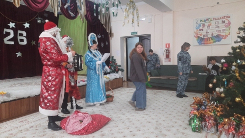 ГУ МВД России по СКФО  из Ханкалы  приехали поздравить детей детского дома с Новым годом.