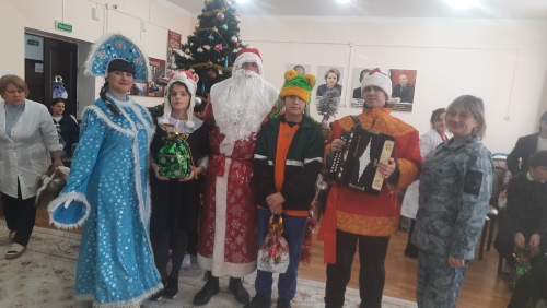 ГУ МВД России по СКФО  из Ханкалы  приехали поздравить детей детского дома с Новым годом.