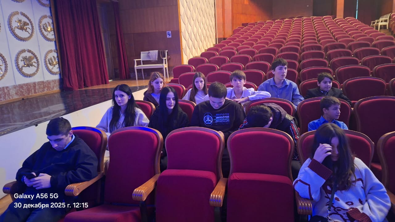 Поездка воспитанников детского дома на музыкальный спектакль «Приключения барона Мюнхгаузена»