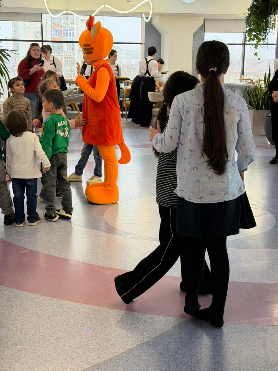 8 февраля благотворительный фонд «Живи и дари жизнь другим» организовал для воспитанников детского дома № 7 г. Избербаш поездку в детский клуб «Meow» в г. Махачкала.