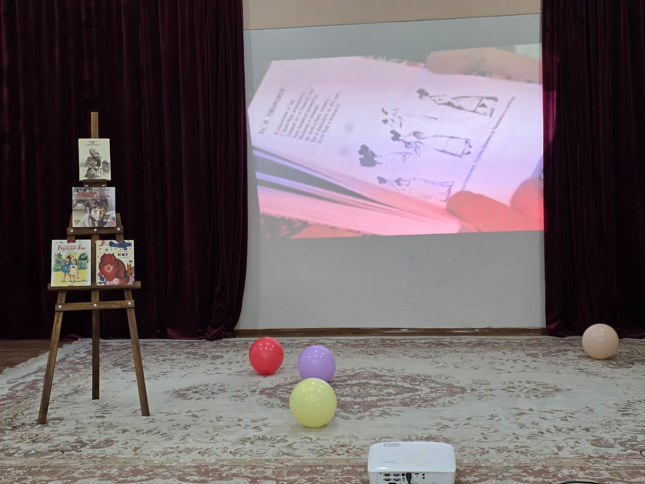 Поэзия чудесная страница  Для нас сегодня открывает дверь,  И чудо пусть любое сотворится  Ты главное в него всем сердцем верь!  Любовь и красота природы,  Дорога сказок, мир-любой, -  Подвластно все поэзии, попробуй!  И дверь в ее страну открой!