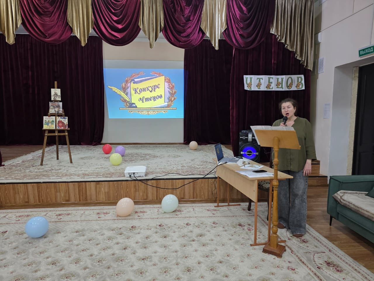 Поэзия чудесная страница  Для нас сегодня открывает дверь,  И чудо пусть любое сотворится  Ты главное в него всем сердцем верь!  Любовь и красота природы,  Дорога сказок, мир-любой, -  Подвластно все поэзии, попробуй!  И дверь в ее страну открой!