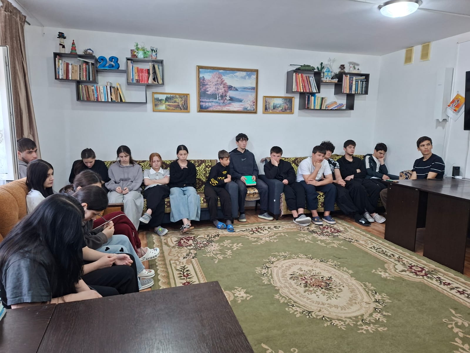 16 апреля специалисты территориального центра занятости населения города Избербаш провели профориентационную встречу с выпускниками Детского дома №7.