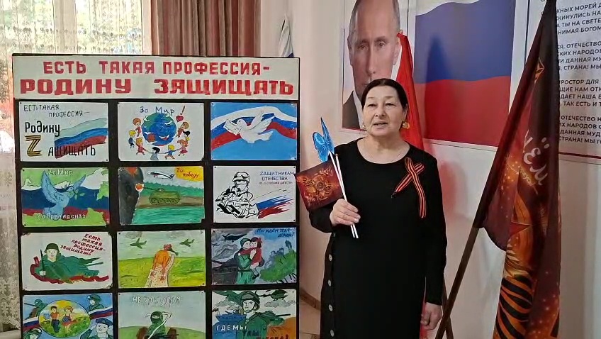 Администрация детского дома и сотрудники приняли участие во флешмобе, где читали стихи, посвящённые "Знамени Победы".