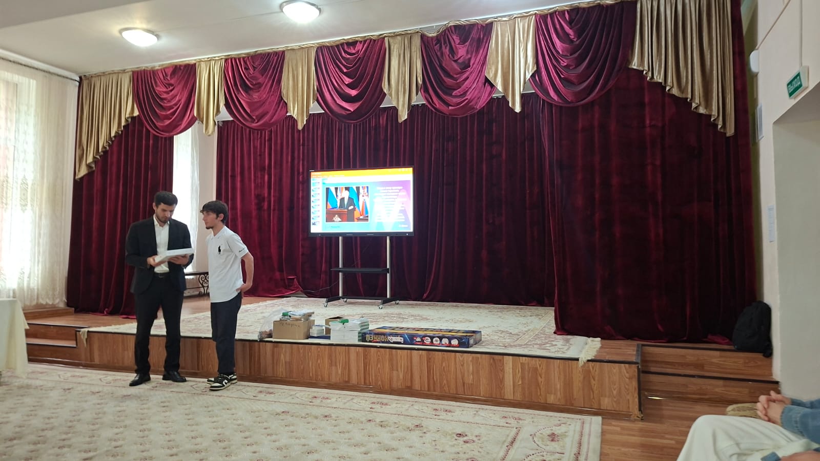 Директор ГБУ РД «Дагпатриотцентр» Магомедов Рамазан Мурадович и Бахтуев Ш. А. сотрудник ФСБ посетили детский дом